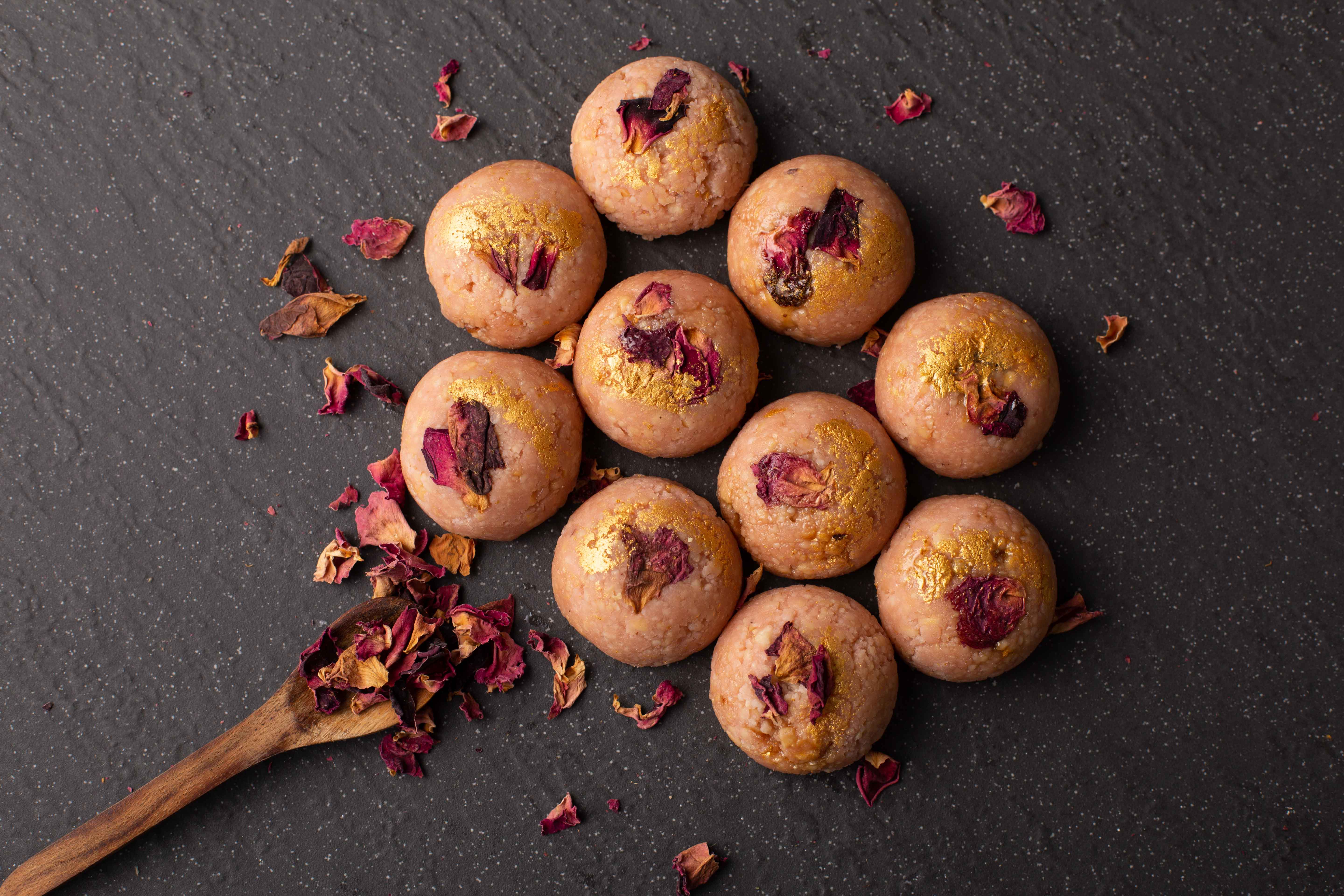 Roasted Kaju Gulkand Lauj